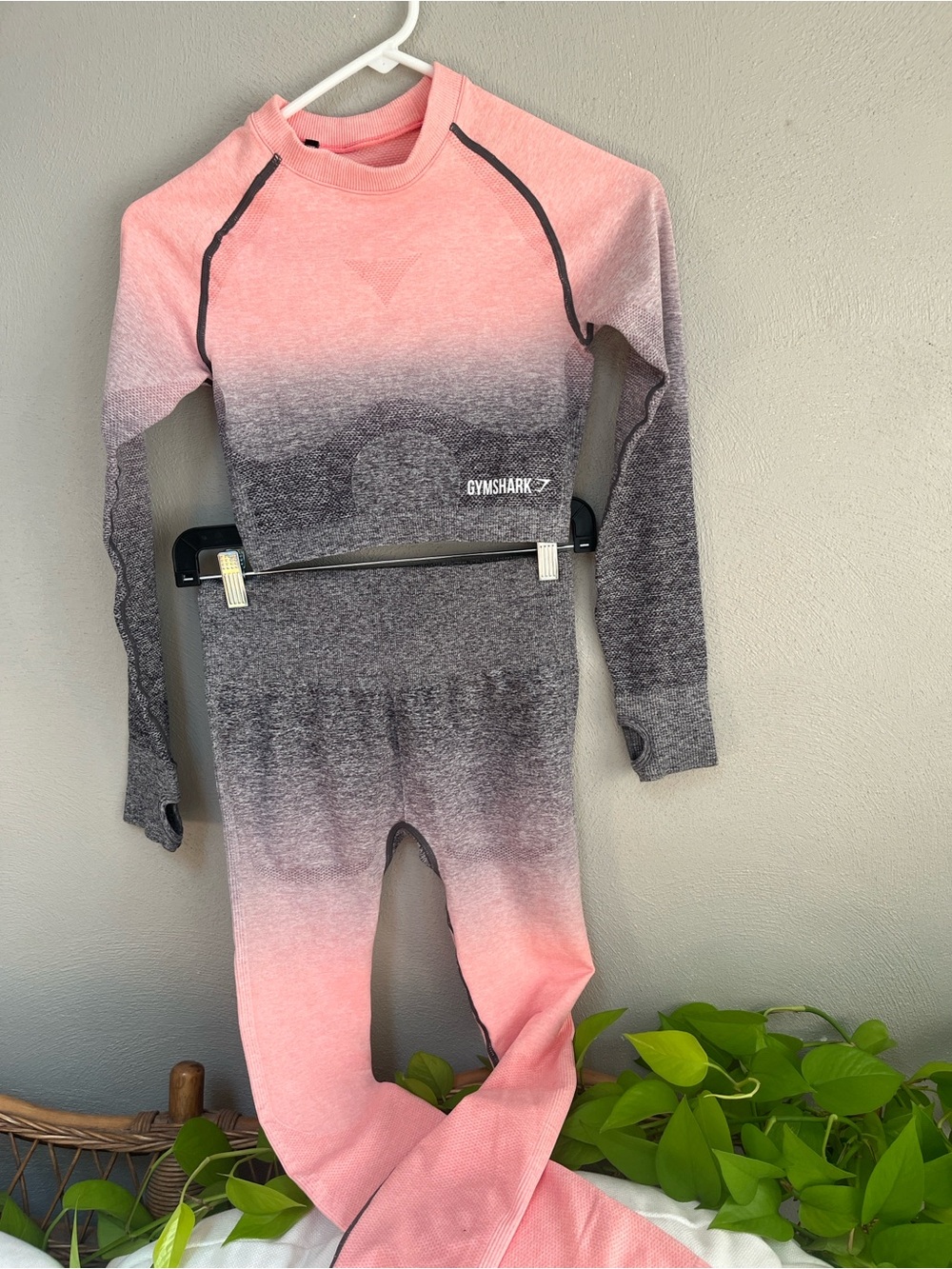 Gymshark Peach Pink-to-Charcoal Ombre Seamless Long Sleeve Crop Bundle & Save! - Picture 3 of 5